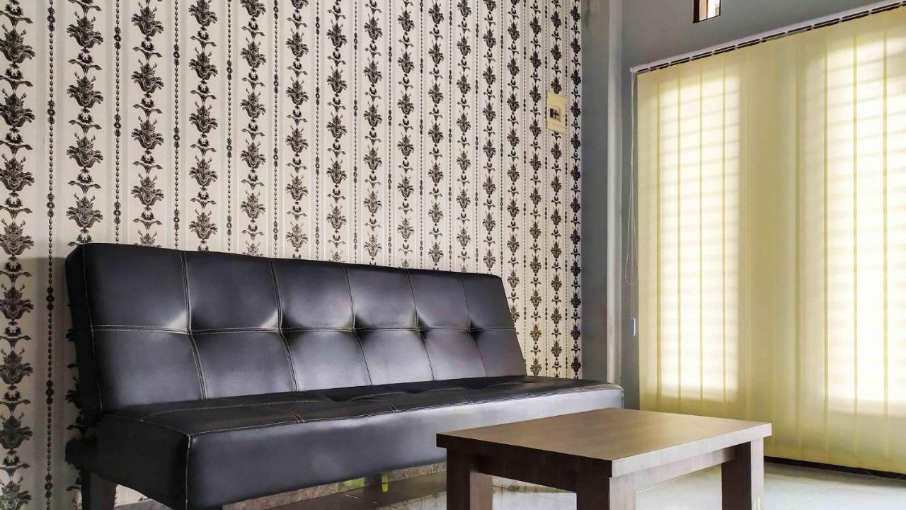 Omah Leren Mitra Reddoorz Near Gembiraloka Zoo Yogyakarta Otel Dış mekan fotoğraf