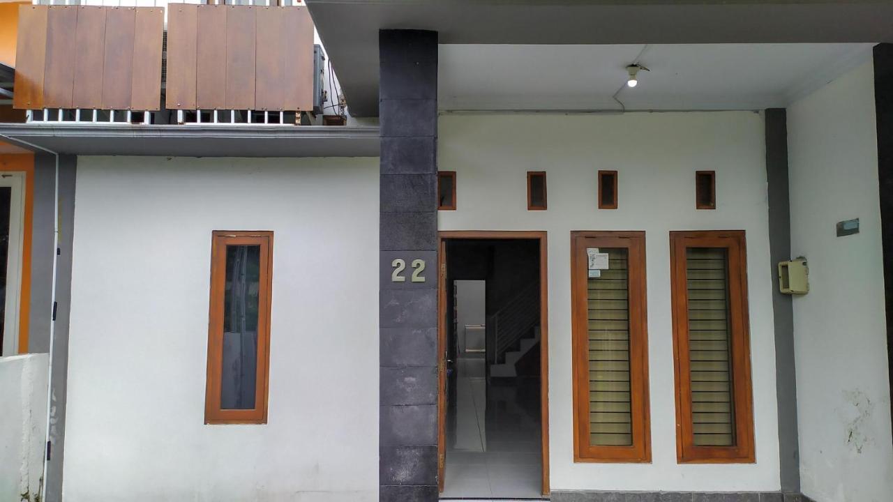 Omah Leren Mitra Reddoorz Near Gembiraloka Zoo Yogyakarta Otel Dış mekan fotoğraf
