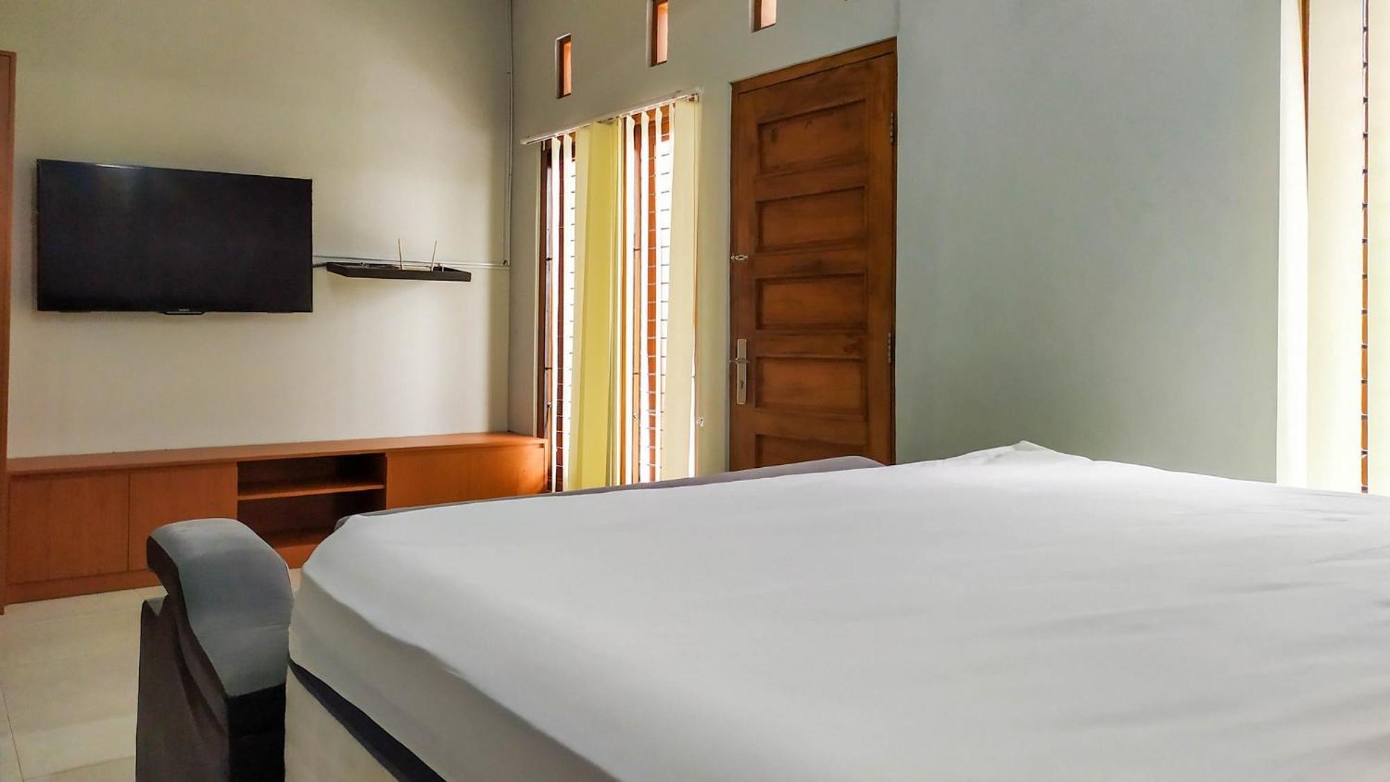 Omah Leren Mitra Reddoorz Near Gembiraloka Zoo Yogyakarta Otel Dış mekan fotoğraf