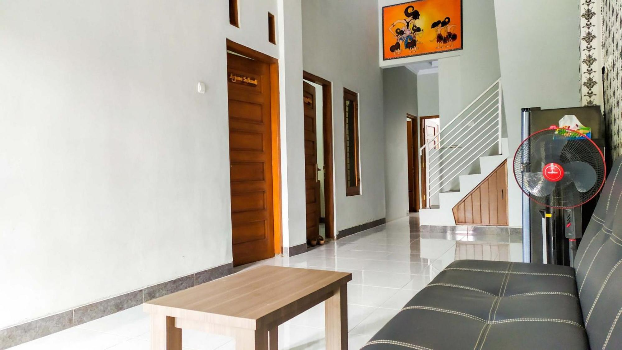 Omah Leren Mitra Reddoorz Near Gembiraloka Zoo Yogyakarta Otel Dış mekan fotoğraf